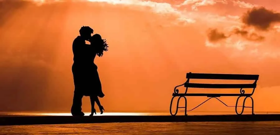 Giải mã mơ thấy người yêu cũ hôn mình