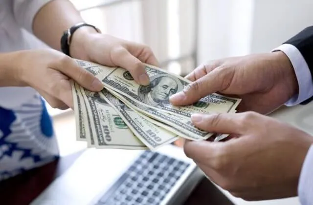 Mơ thấy mình đi vay tiền