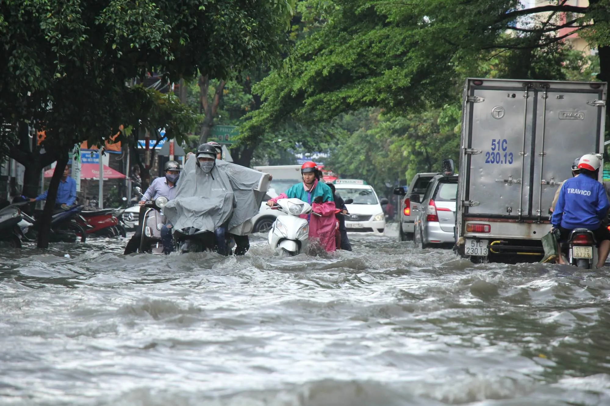 Mơ thấy lũ lụt đánh con gì