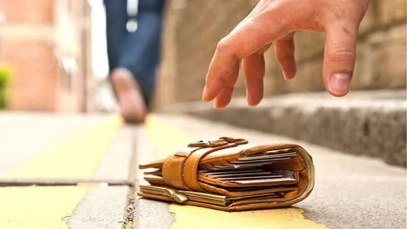 Mơ thấy mất ví tiền 