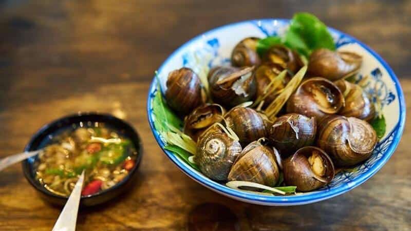 Chiêm bao thấy ăn ốc cùng bạn