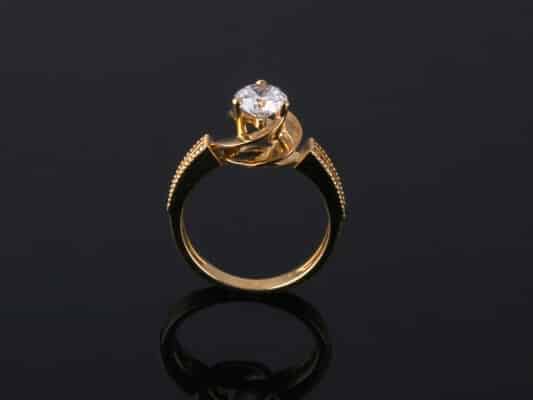 Mơ thấy bạn trai cho nhẫn vàng