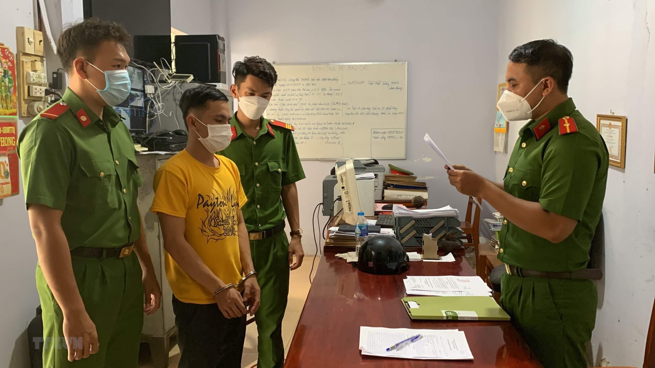 Mơ thấy công an bắt người