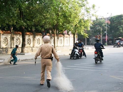 Chiêm bao thấy công an đuổi bắt người