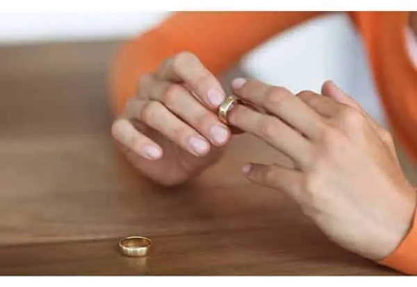 Mộng thấy mình ly dị chồng