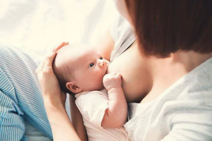 Chiêm bao thấy cho con nít bú