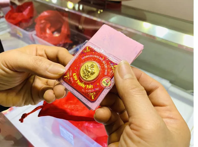 Đi mua vàng thần tài