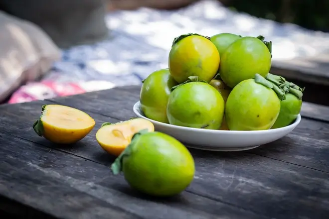 mơ thấy quả hồng còn xanh