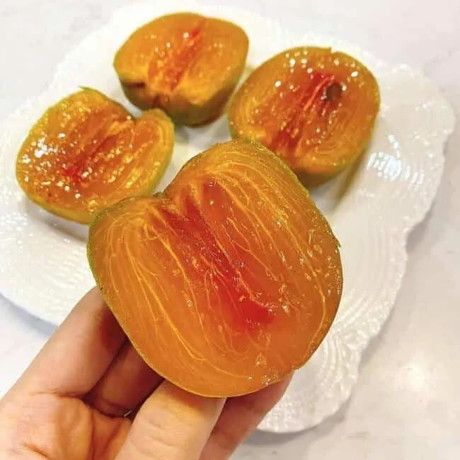 Mơ thấy tách quả hồng