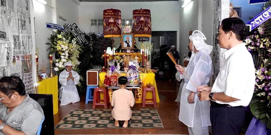 Mơ thấy đám ma nhà hàng xóm