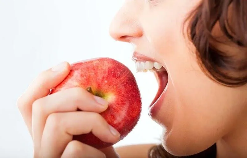Mộng thấy mình ăn quả táo