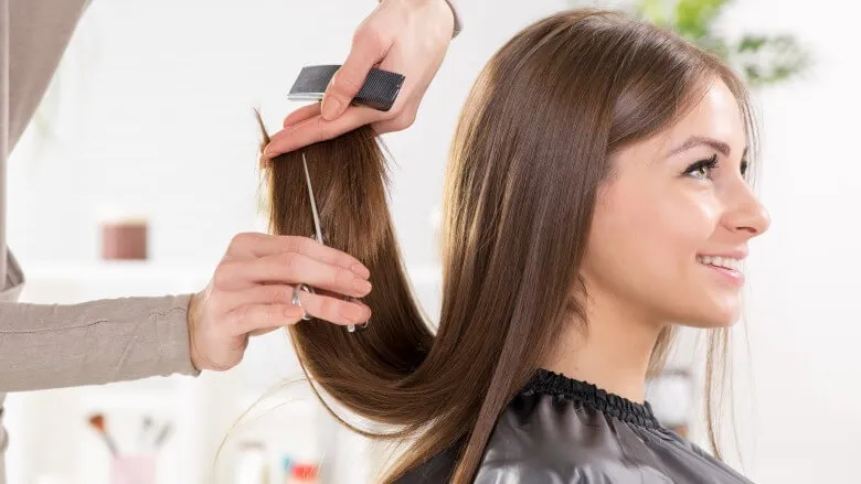 Mơ thấy phụ nữ đi cắt tóc