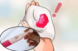 Ngủ mơ thấy que thử thai bị dính máu