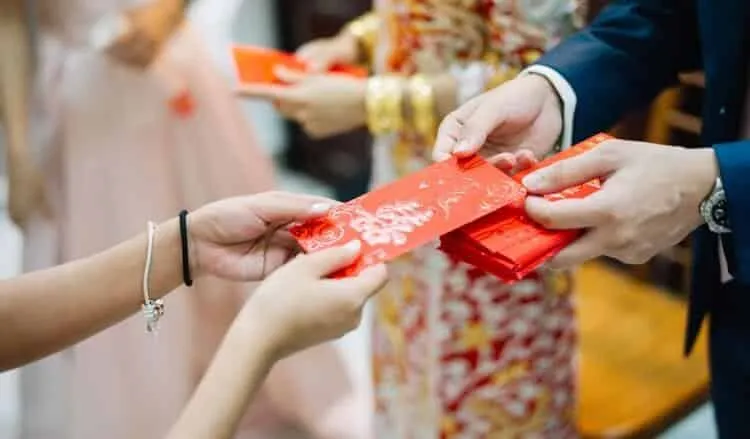 Mơ thấy bản thân được lì xì