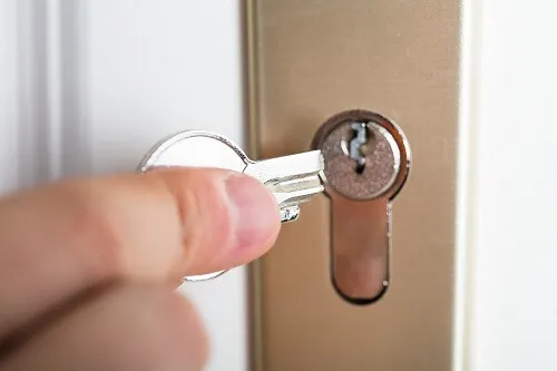 Mơ thấy làm chìa khóa bị gãy