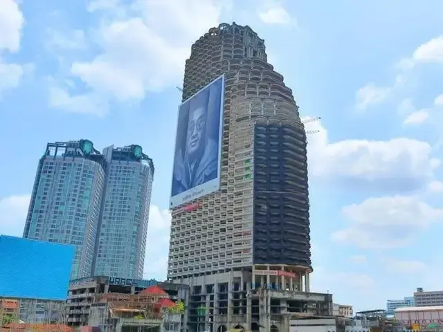 Mơ thấy nhà cao tầng bị bỏ hoang