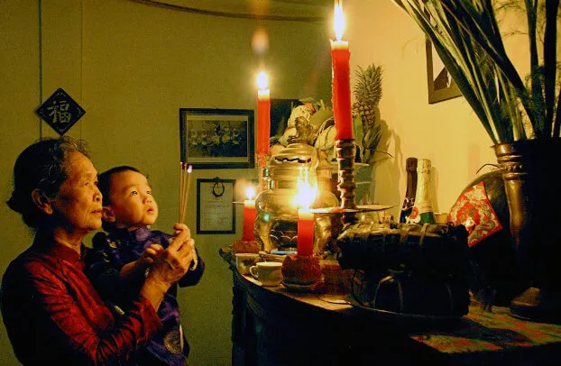 Mơ thấy thắp nhang bàn thờ