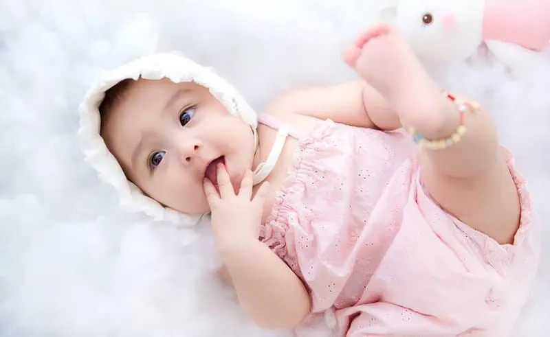 ngủ mộng sinh bé gái