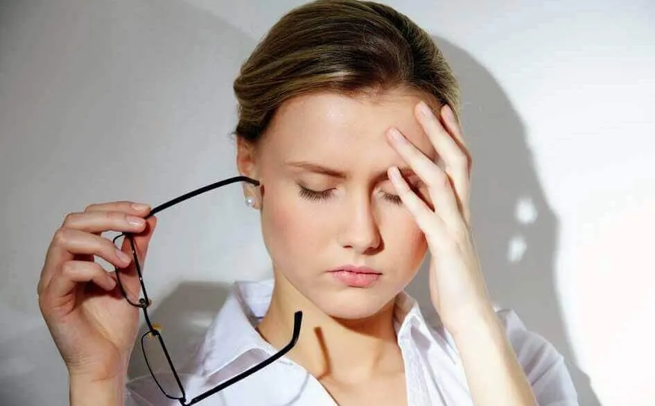 Điềm báo lông mày giật buồi chiều