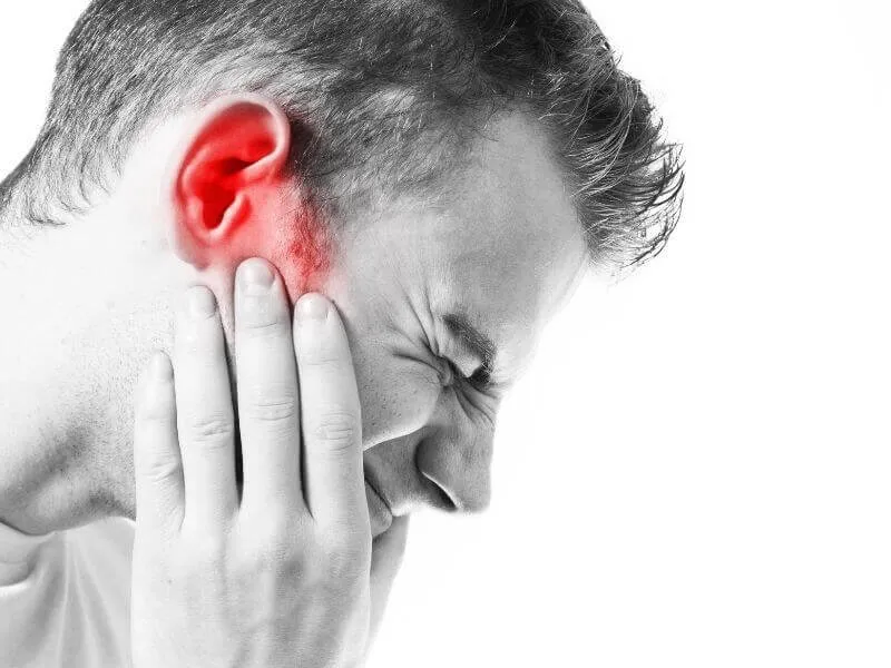 Giải mã điềm báo ù tai phải