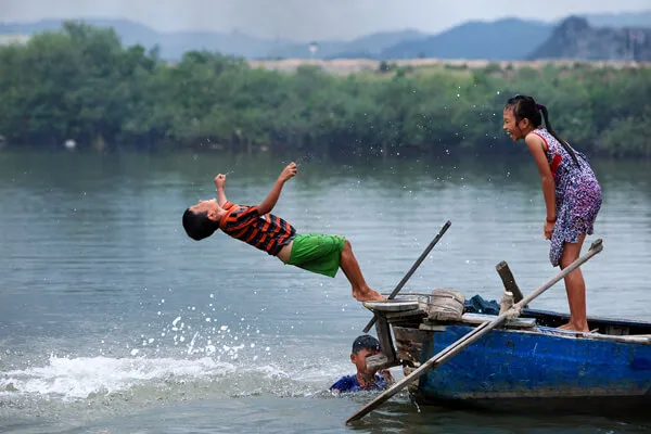 Mơ thấy mình đang tắm sông