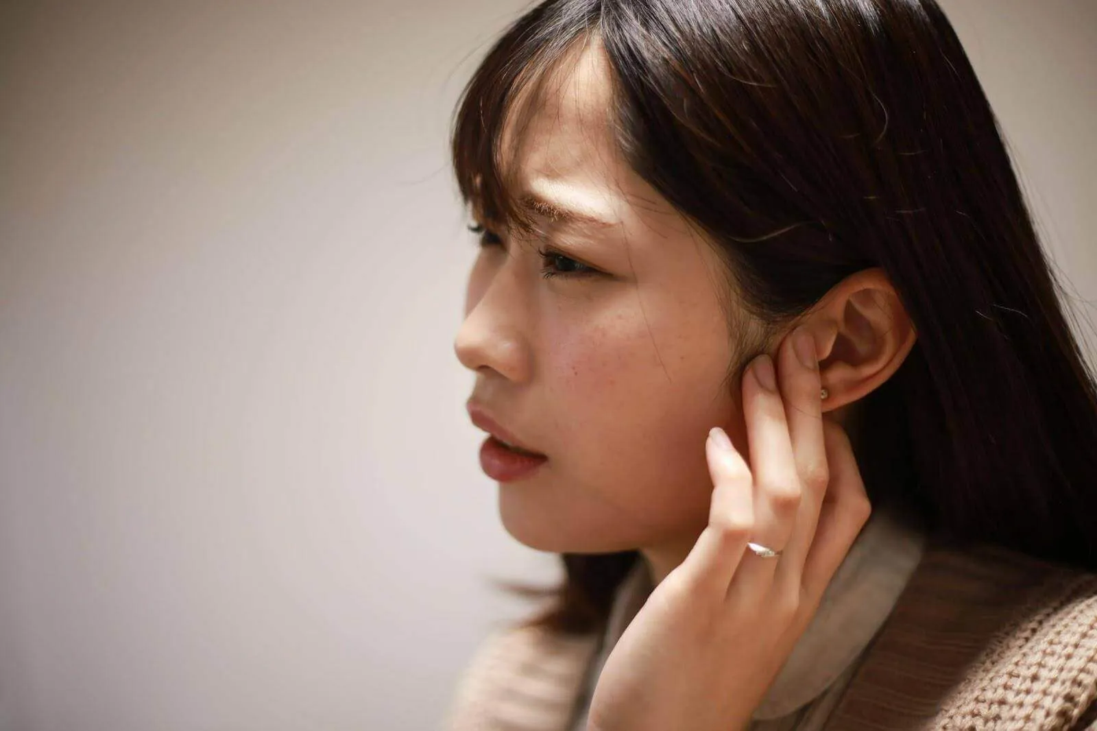 Nóng tai đánh con gì hợp lý