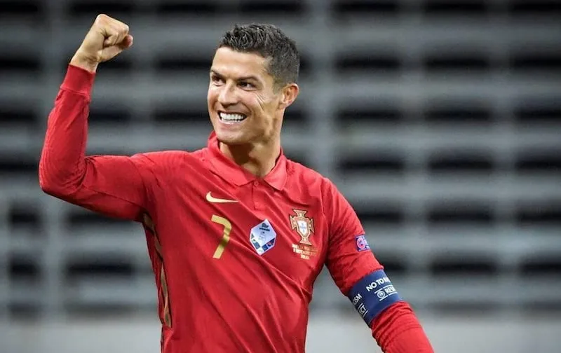 Ronaldo - tiền đạo xuất sắc nhất mọi thời đại