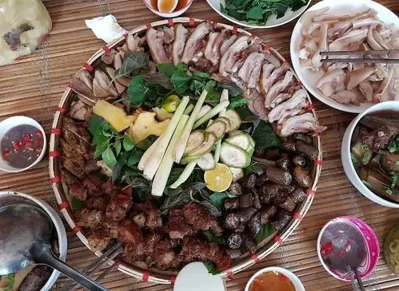 Mơ được ai đó mời ăn thịt chó