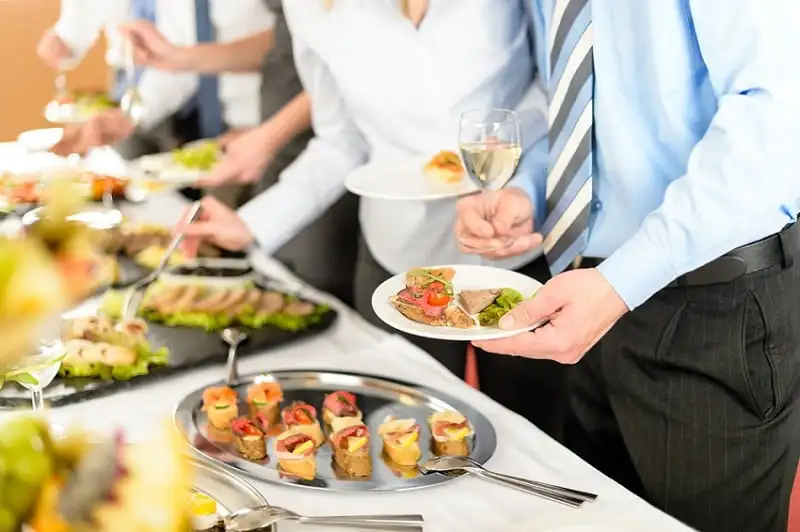 Nằm mơ thấy ăn tiệc đánh số gì