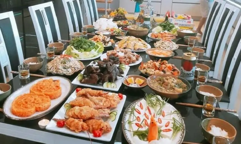 Giải mã giấc mơ thấy đi ăn tiệc