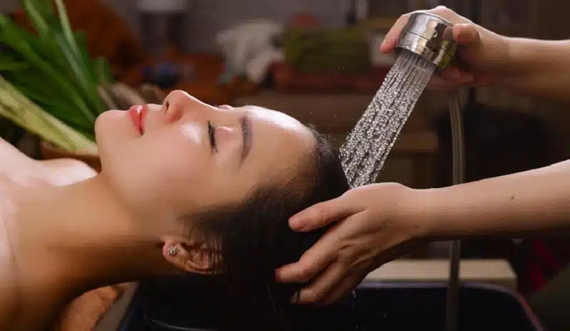 Giải mã cụ thể chiêm bao thấy mình gội đầu