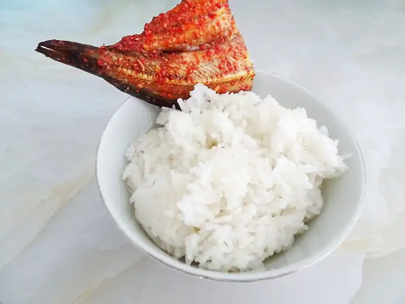 Chiêm bao thấy ăn cơm trắng và cá khô