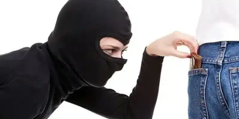 nằm mơ thấy mình bị móc túi