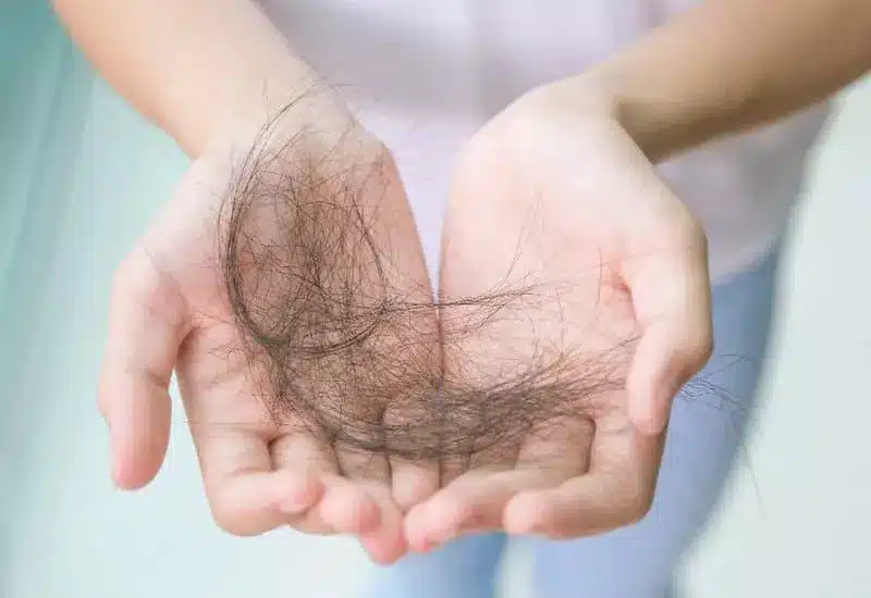 nằm mơ thấy rụng tóc đánh số gì