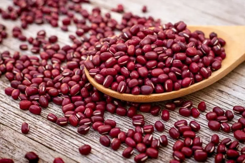 Nằm mơ thấy hạt đậu đỏ rơi khắp nơi