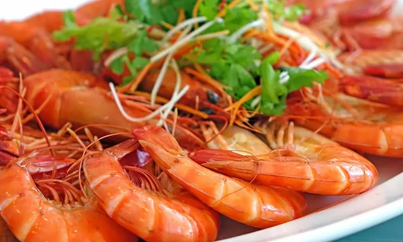 nằm mơ thấy ăn tôm