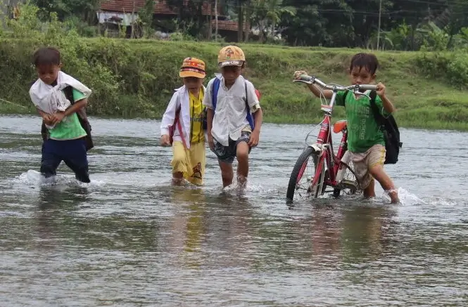 Chiêm bao thấy lội nước mênh mông